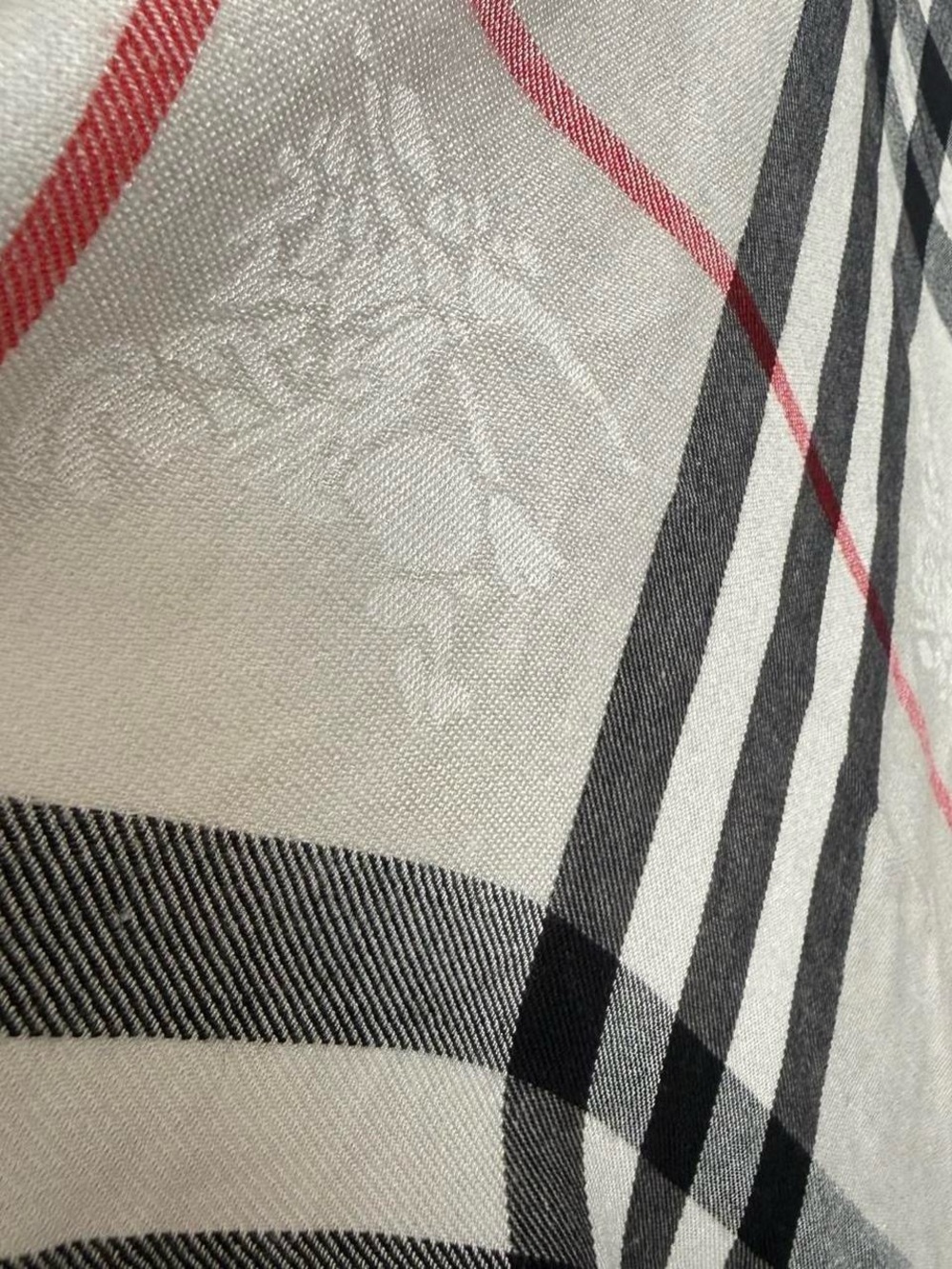 Burberry Giant Check White Plaid Cashmere Women’s Scarf - Picture 4 of 4